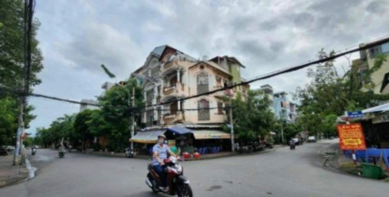 Bán nhà hai mặt tiền gần Topaz city quận 8