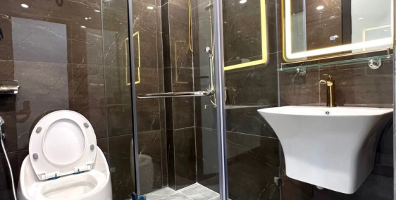 NHÀ 7 TẦNG THANG MÁY NGUYỄN NGỌC VŨ QUẬN CẦU GIẤY 68M MĂT TIỀN 5M Ô TÔ KD NHỈNH