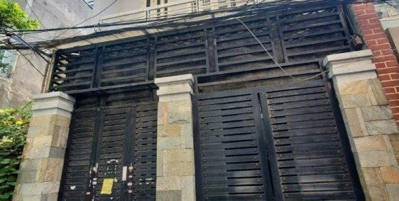 Nhỉnh 5 tỷ có nhà 3 tầng,ngang 4.5m,hẻm xe hơi gần CV Làng Hoa,P.9,GV