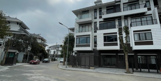 Cho thuê nguyên nhà 4 tầng hoàn thiện đẹp tại TD Lakeside, Lê Hồng Phong.