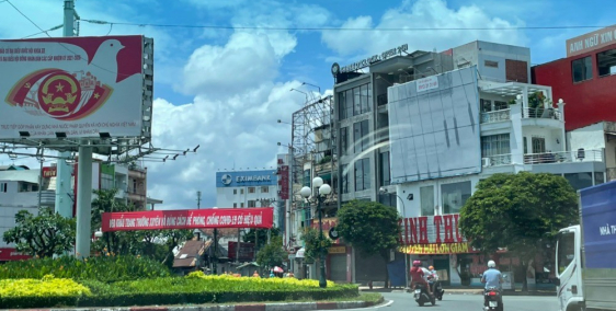 Bán 2MT ngay vòng xoay Lê Đại Hành,P.11,Q.11_DT: 14x20m,CN:260m2.Gía: 72 tỷ