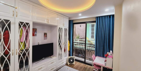 Bán nhà Cầu Giấy 32M ngõ nông gần ô tô, nhà còn mới, 3.7 tỷ