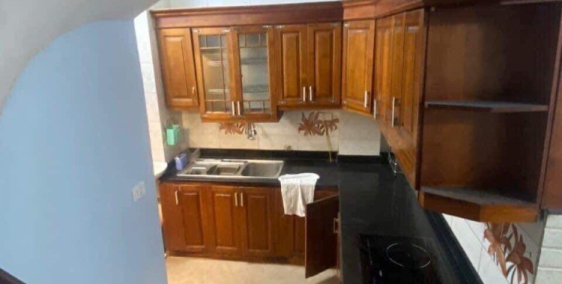 Cho thuê nhà phố Lạc Long Quân, Tây Hồ