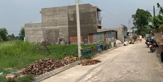 Chủ Ngộp Bán Gấp! 140m2 - 930 trieu Sổ Hồng riêng.gần chợ,kcn