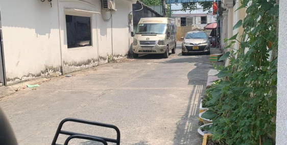 Bán nhà 3 tầng đường tân kỳ tân quý, hẻm 8m, 233m2 chỉ 24 tỷ, cách mặt tiền 1