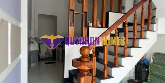 NGỢP - Bán gấp căn nhà mặt tiền đường 1 tháng 5, Tp. Quy Nhơn, Tỉnh Bình Định