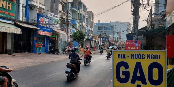 chính chủ bán nhà mặt tiền ô tô 2 chiều đường tên lửa, 4 tầng, 49m2 chỉ 11.5 tỷ