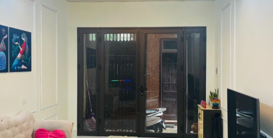 Cần bán gấp nhà phố Cổ Nhuế 42m2, 2T, gần mặt phố, khu đô thị, tặng nội thất