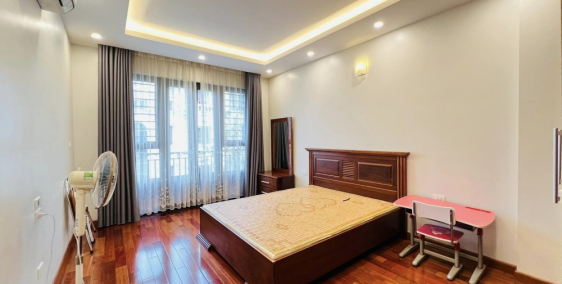 Bán nhà 97m2 phố Nghi Tàm, Tây Hồ Biệt thự Hưởng thụ 10m Ô tô tránh 11.7 Tỷ