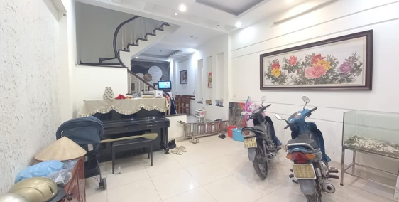 Bán nhà 49m2 4 ngủ phố Nghi Tàm, Tây Hồ Ô tô dừng đỗ ngày đêm 6 Tỷ