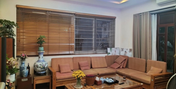 Bán nhà phố Cát Linh, ô tô, gần phố, DT70m2 x 5 tầng, MT5m. 15 tỷ.