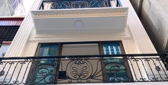 Bán Nhà 131 #THÁI_HÀ 42m2 XE TẢI ĐỖ CỬA. Phân Lô. 4 Ngủ 2 Thoáng. Full Nội Thất