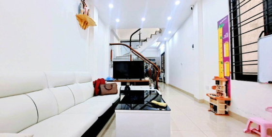 NHÀ SIÊU RẺ 30%. Nhỉnh 4 tỷ. 4 Tầng, ngang 3,6 m, Ngã Tư Sở, Trường Chinh. Ô tô