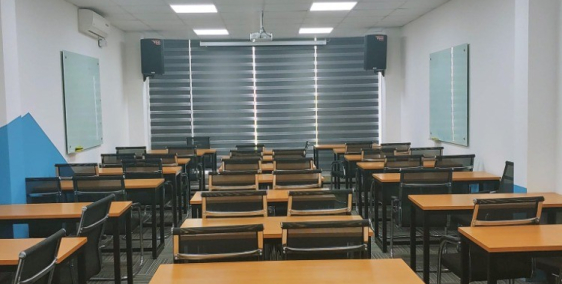 Cần bán gấp toà nhà mặt phố Trần Kim Xuyến 92m2, 6T mt rộng, vỉa hè 2 bên rộng