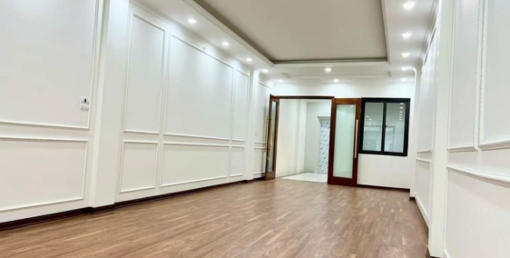 Bán nhà 65m2 phố Nghi Tàm, Tây Hồ Thang máy Gara Ô tô Kinh doanh 13.5 Tỷ