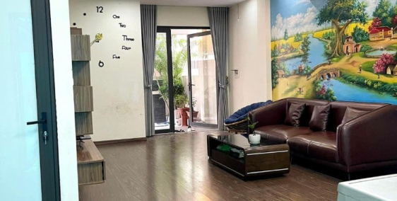 Chị gái chuyển qua nước ngoài định cư, nhờ bán hộ căn nhà 3 tầng full nội thất