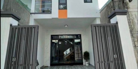 Nhà 1 trệt 1 lầu có sân đậu oto dt 68m2 có sổ hồng riêng