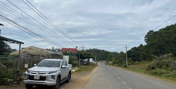 Chính chủ  bán gấp lô đất có sẵn nhà cấp 4 (22,15 m x 34m) TC 300m2, MT QL 28b