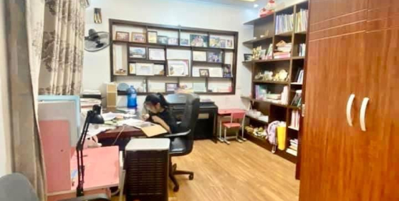 Bán căn nhà 38m2 phố Nghi Tàm, Tây Hồ 6 ngủ Ô tô tránh cách 15m 4.3 Tỷ