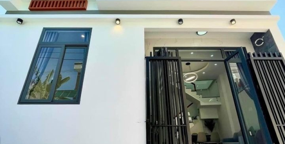 Vợ chồng kẹt tiền bán gấp căn nhà 1 lầu diện tích 4x15m Hóc Môn sổ hồng riêng