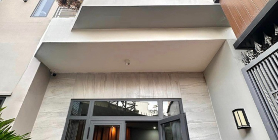 Nợ 9.5 tỷ bán gấp nhà HXH Lê Quang Định, 100m2, 5x20, 3 tầng, 4pn, chỉ 10.3 tỷ