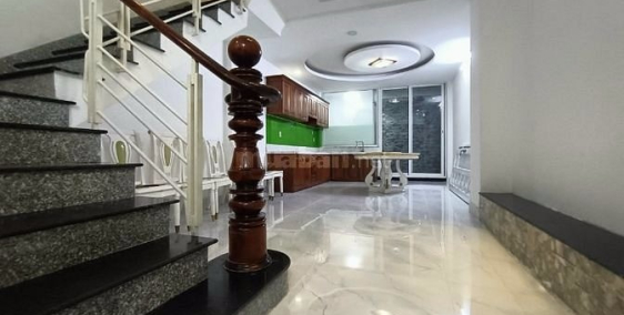 Cho thuê nhà mt 860 huỳnh tấn phát .DT 4x20m 3lầu 4pn 5wc