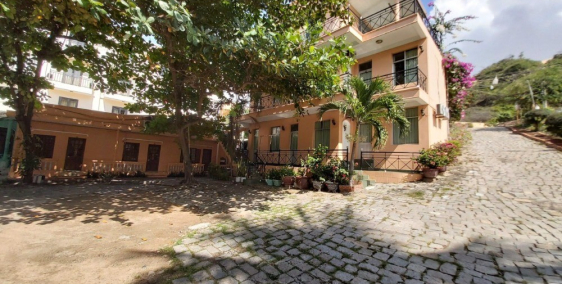 chính chủ cần bán nhà nghỉ mặt tiền Biển trung tâm Hòn Rơm kinh doanh được luôn