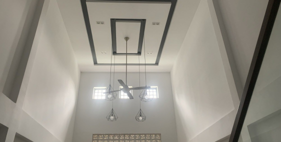 Xe hơi tấn cửa,giảm sâu 2 tỷ Lê Văn Chí Linh Trung 80m.chỉ 6 tty