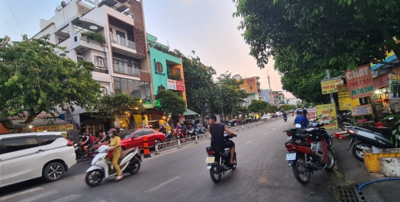 Gò VấpNhà MT Nguyễn Thái Sơn, 4 tầng 248m², giá chỉ có 14.2 tỷ