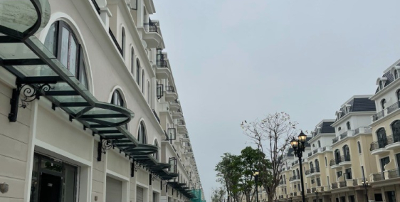 NHỉnh 2 tỷ sở hữu ngay shophoues 60m kế cận 10 tòa chung cư cao cấp lh:096855339