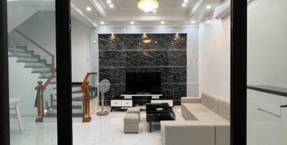 Cho thuê nhà 4 tầng sân cổng chung ngay xóm Trung - Văn Cao.