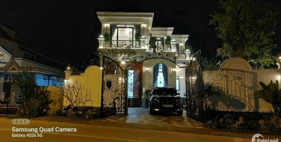 Biệt Thự Mini Sân Vườn Full Nội Thất Có Hồ Cá Koi