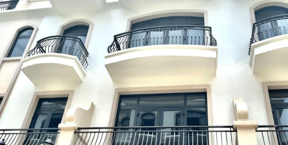 Bán Shophouse Sao Biển 58,5m2 giá 6tỷ2 bao phí, gần ngã tư, công viên The Empire