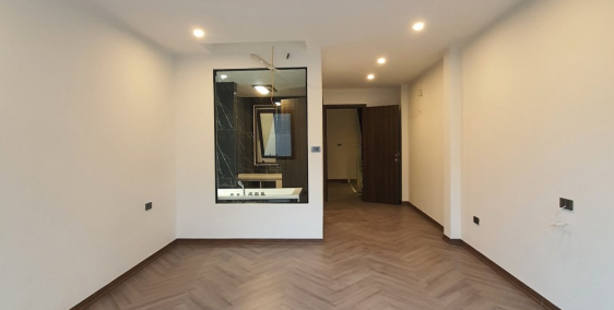 Bán căn nhà 48m2 phố Nghi Tàm, Tây Hồ Gara 2 Ô tô 7 chỗ 8 phòng Thang máy XỊN