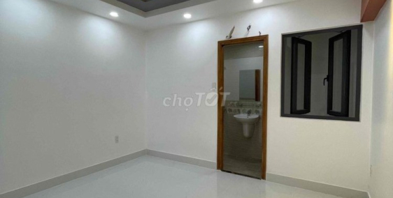 Hiếm !!!  Bán CHDV Hẻm Nhựa 6m đang khai thác nguồn thu nhập 500tr/năm.