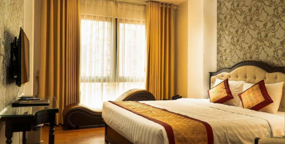 Bán khách sạn Lô góc 8 tầng 32 phòng Trung Kính đang thuê 160tr/tháng, ô tô