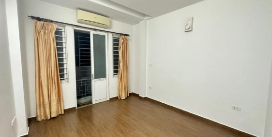 Bán nhà mặt ngõ thông Nguyễn Đình Hoàn 40m2, 5T, cách ô tô 25m, 3 gác đỗ cửa,