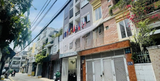 Phường 19 sát Q1, Nguyễn Hữu Cảnh vào chỉ mấy trăm mét, nhà 2 tầng, sổ CN 49m2,