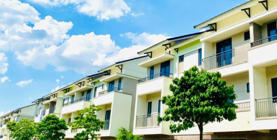 Shophouse 3 tầng giá rẻ , nhà mới xây thơm mùi sơn