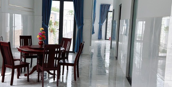 NHÀ MÁI THÁI PHÚ TÂN ĐƯỜNG XE 16 CHỖ ĐẬU TRONG SÂN GẦN LỘ KÊNH TẬP ĐOÀN