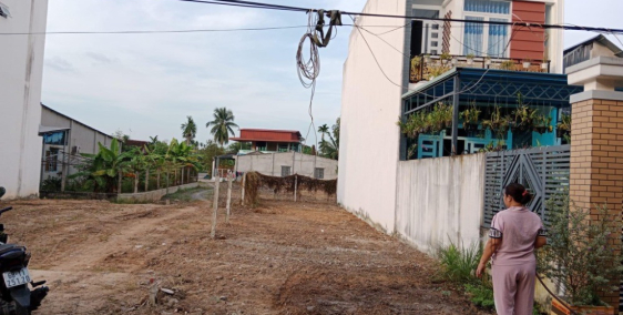 THANH  LÝ ĐẤT NGỘP TÍN DỤNG NGÂN HÀNG SỔ RIÊNG VỊ TRÍ GẦN CHỢ