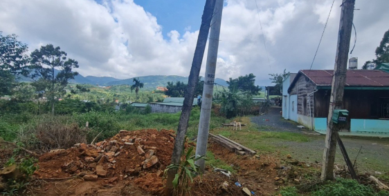 cần bán 21x32m tổng700m2 có sẵn 400m2tc.hẽm 147ql20,đại lào,tp bảo lộc giá 2.3ty