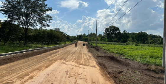 Diện tích:5x45x100tc giá 350tr,sổ sẵn, đường đang lên nhựa