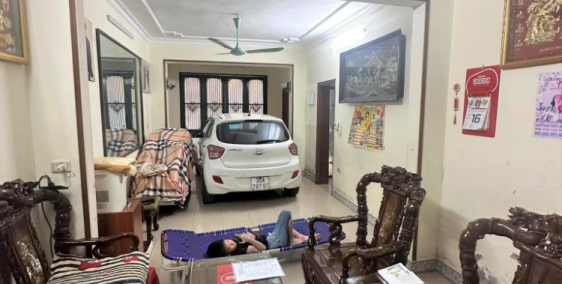 Ô tô vào nhà, Bán nhà phố Thái Thịnh 3 tầng 102m2, Măt tiền 6m