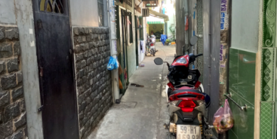 Chu ngộp cần ra đi can nhà cập 4. Khu an ninh yên tinh. Nha đang o