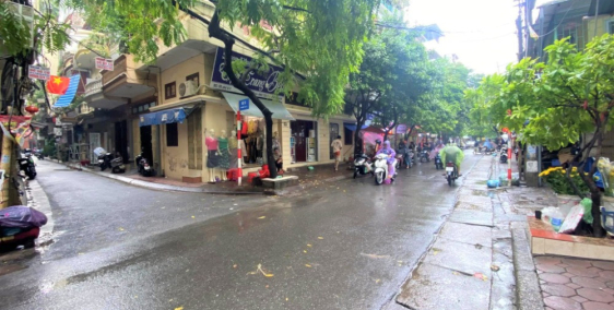 Bán nhà Hai Bà Trưng, Mặt Phố 8/3 Mặt tiền 6.5m, 4 tầng 31m2, Căn góc