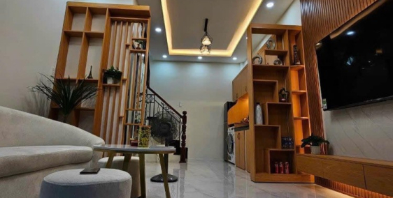 Nhà mới đẹp, vuông vức, nội thất đẹp, khu dân trí