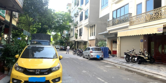 NHÀ MẶT PHỐ TẠI PHÚ DIỄN 40M2; 5 TẦNG GIÁ 8,45 TỶ THUỘC QUẬN BẮC TỪ LIÊM.