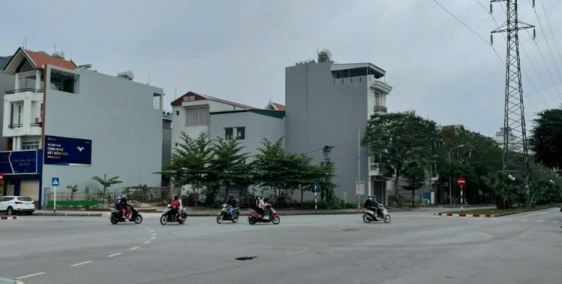 Bán đất kinh doanh vị trí cực đẹp mặt đường Phạm Văn Đồng, TP HD, 102m2, mt 6m