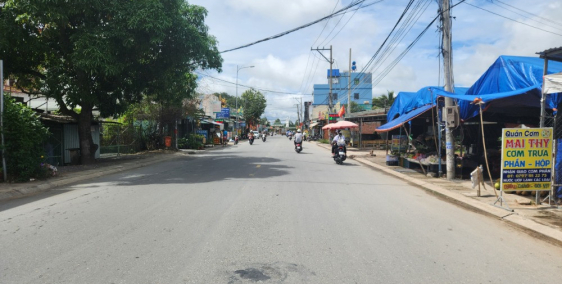 Bán gấp lô đất mặt tiền Tỉnh Lộ 10, TT Đức Hòa, DT: 140m2, SHR, thổ cư 100%, XDT